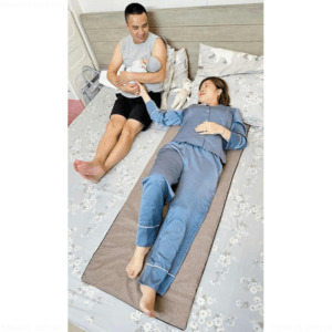 Thảm ngải cứu sưởi ấm rất tốt cho sức khỏe người cao tuổi - Ảnh 02